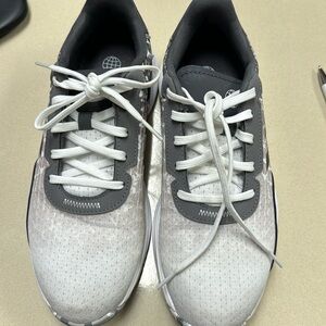 Boys golf shoes like new!